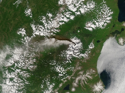 Aqua satellite image of volcanic plume from Klyuchevskaya Volcano