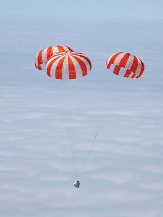 Dragon spacecraft landing test