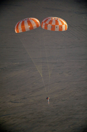 Orion spacecraft parachute drop test