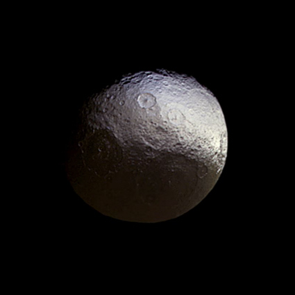 Saturn moon Iapetus